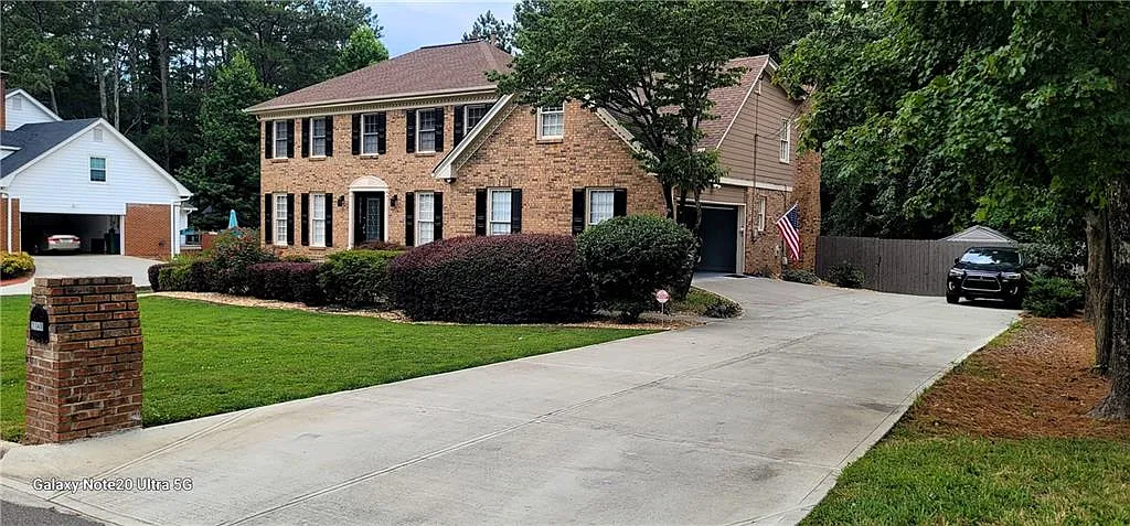 6 bed, 3.0 bath, 3165 sqft, $4,500 — Photo 1