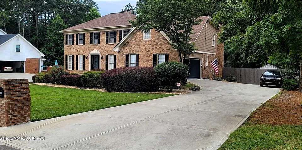 2140 Dunwoody Gln