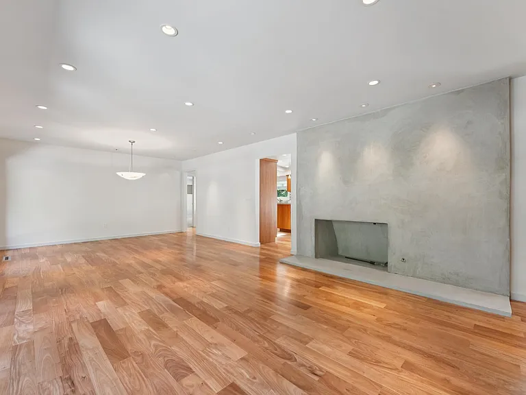 61 Bradley Ave — Photo 9