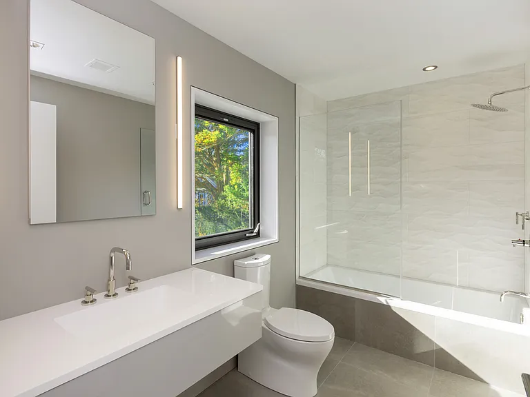 247 Kings Point Rd — Photo 11