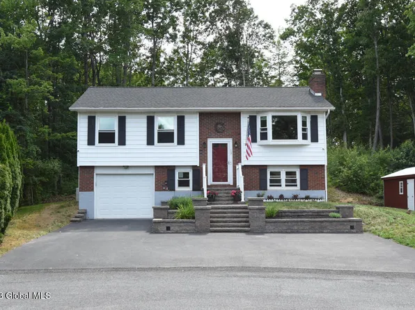 13 Pines Court, Albany, NY 12203