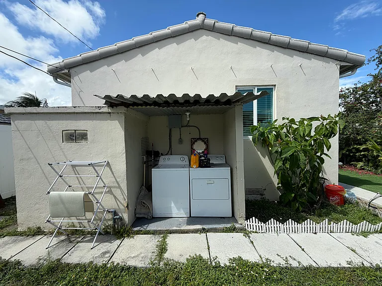 1830 Garfield St — Photo 3