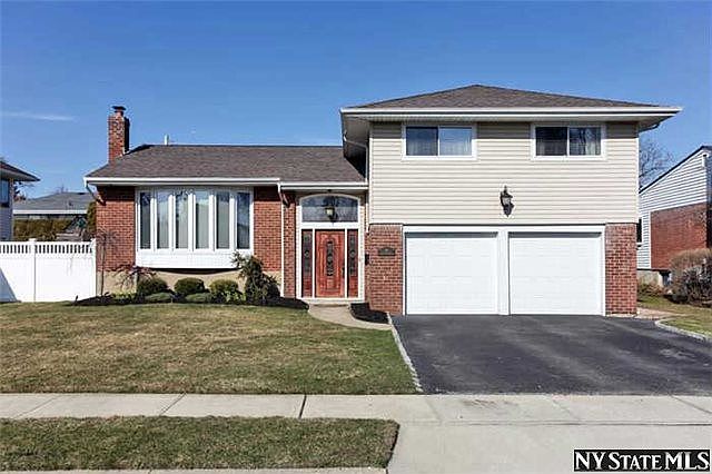 1st image of 10 S Oaks Blvd