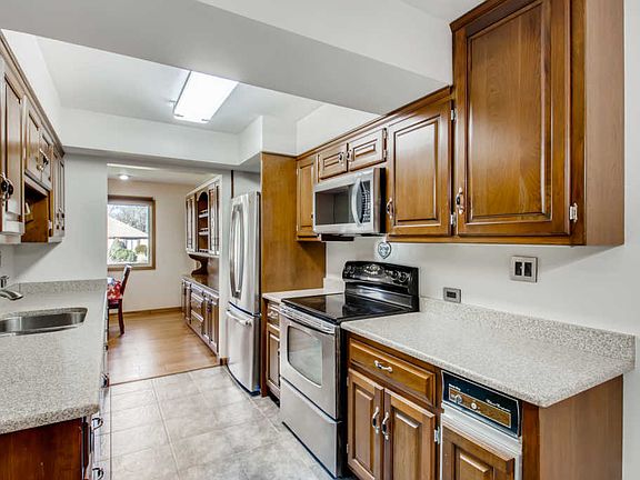2nd image of 1605 Old Oak Pl #A-2