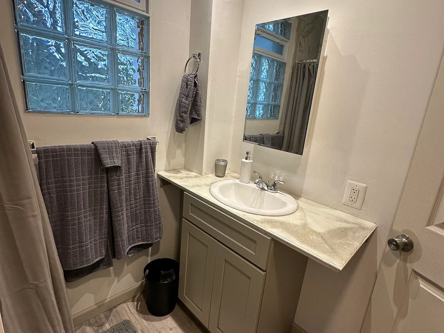 1 bed, 800 sqft, $1,400 — Photo 2