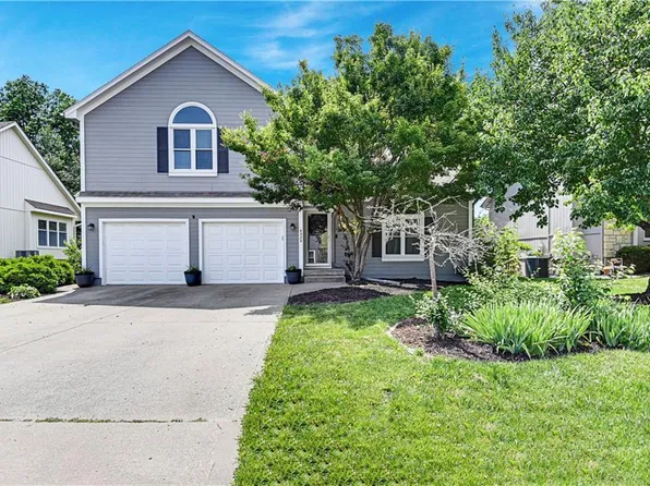 4524 NE Skyview Dr, Lees Summit, MO 64064