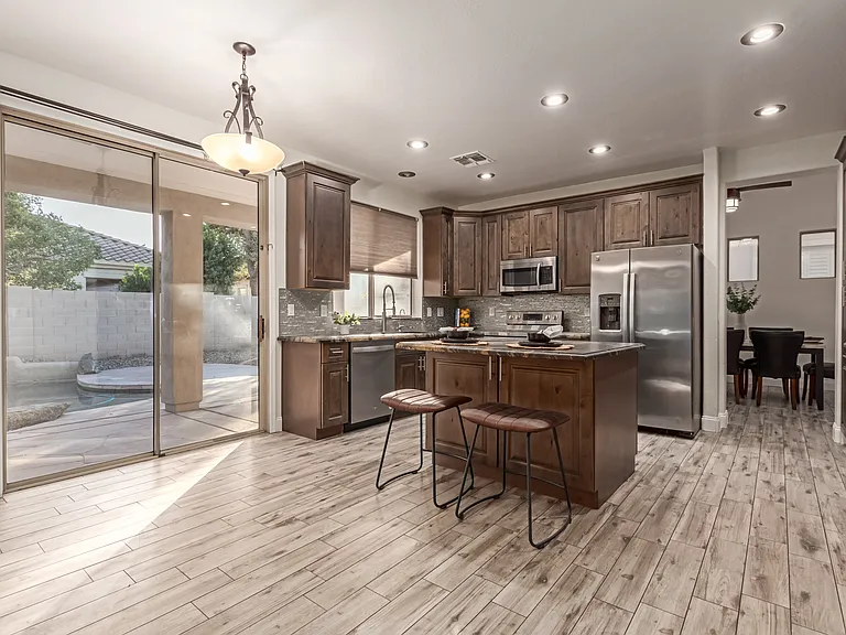 563 E Krista Way — Photo 9