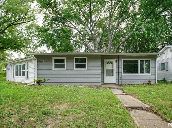 1501 Fenley St, Pekin, IL 61554