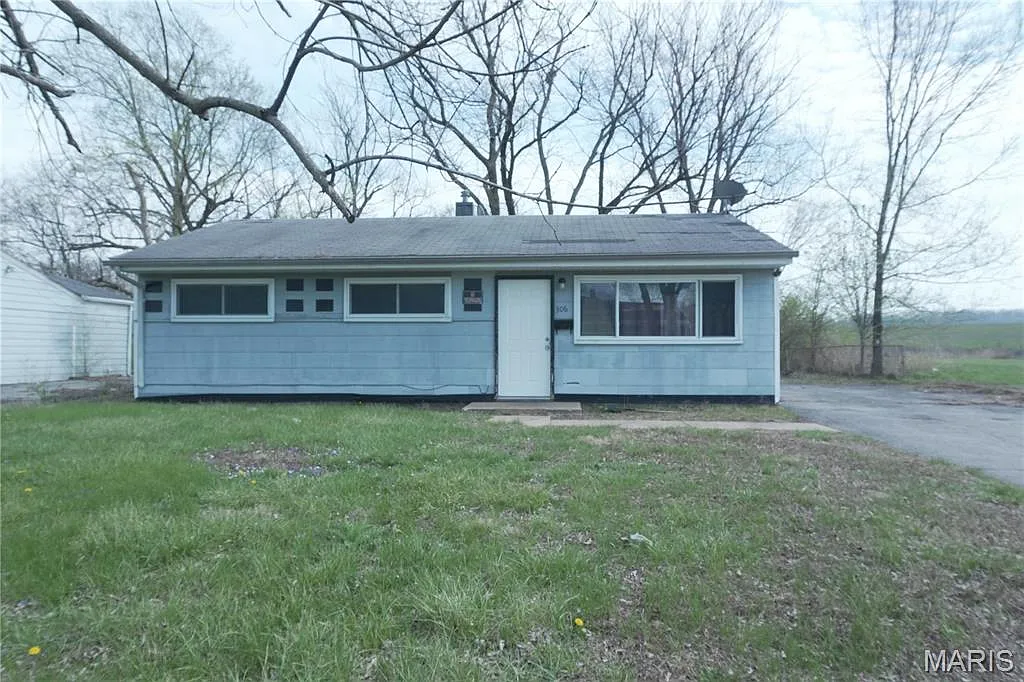 306 Marion St photo 1