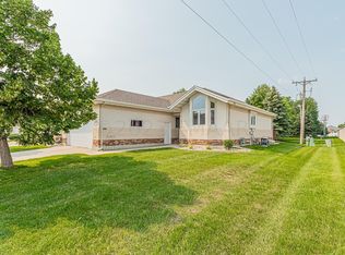 1146 Eagle Park Dr S, Fargo, ND 58104