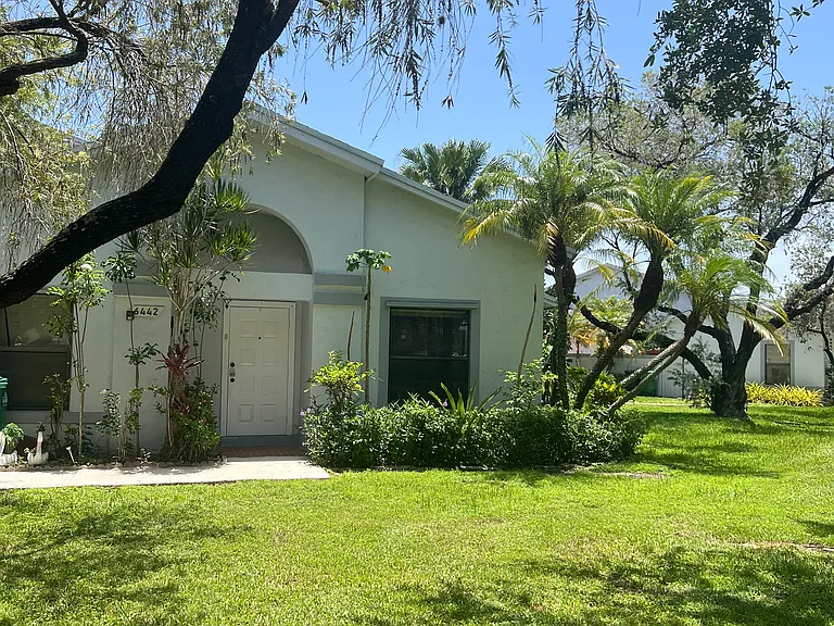 6442 SW 152nd Circle Pl — Photo 1
