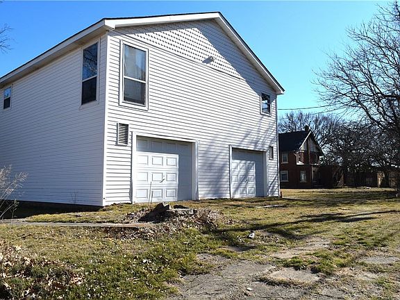 3rd image of 536 N Broadway Ave