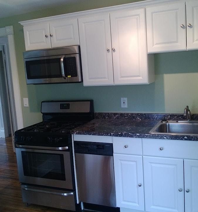1st image of 216 Hoyt St #2