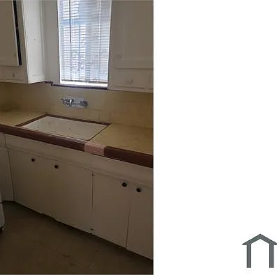 340 1/2 W 52nd Pl — Photo 1