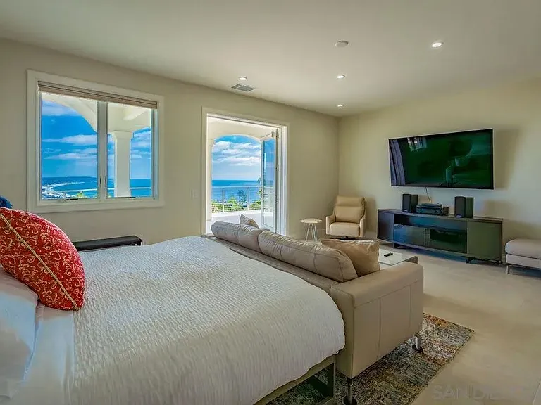1001 La Jolla Rancho Rd — Photo 5
