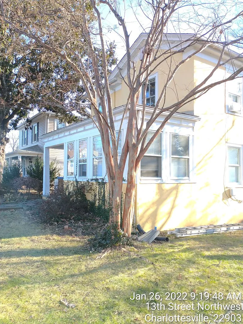 Heart Of Uva 13th St 4 Br, 2.5 Bath / Shared Housing — Photo 2