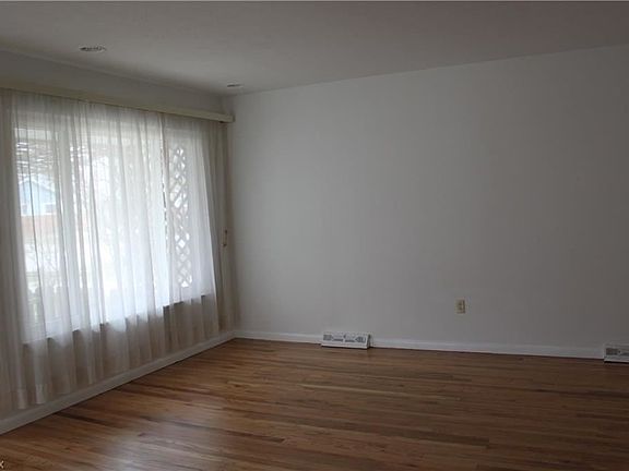 5th image of 4282 W 180th St