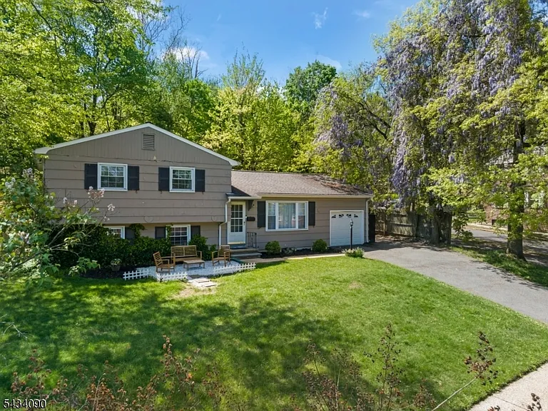 28 Ethan Dr — Photo 3