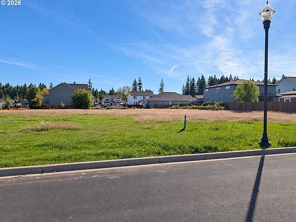 2nd image of 2013 SE 25th St