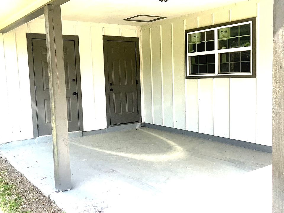 1st image of 420 Bayou Oaks Dr