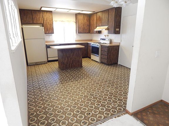 4th image of 9132 Pershing Ave