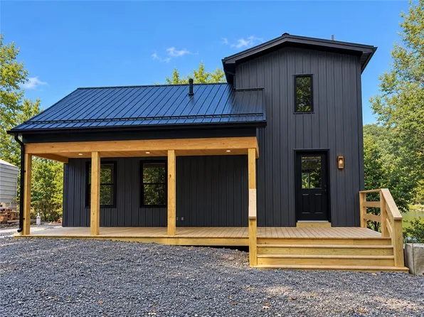 209 Upper Godfrey Dr, Leechburg, PA 15656