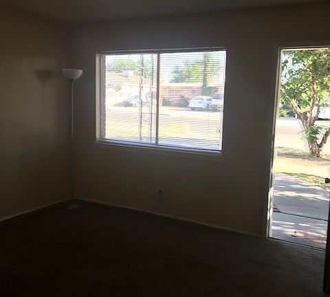 4th image of 4928 Royal Dr