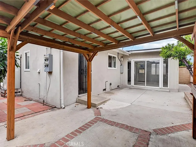 13808 S Catalina Ave — Photo 28