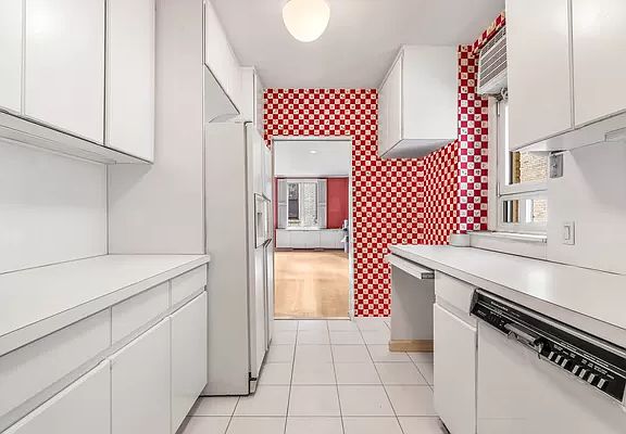 4th image of 112 E 83rd St APT 5A