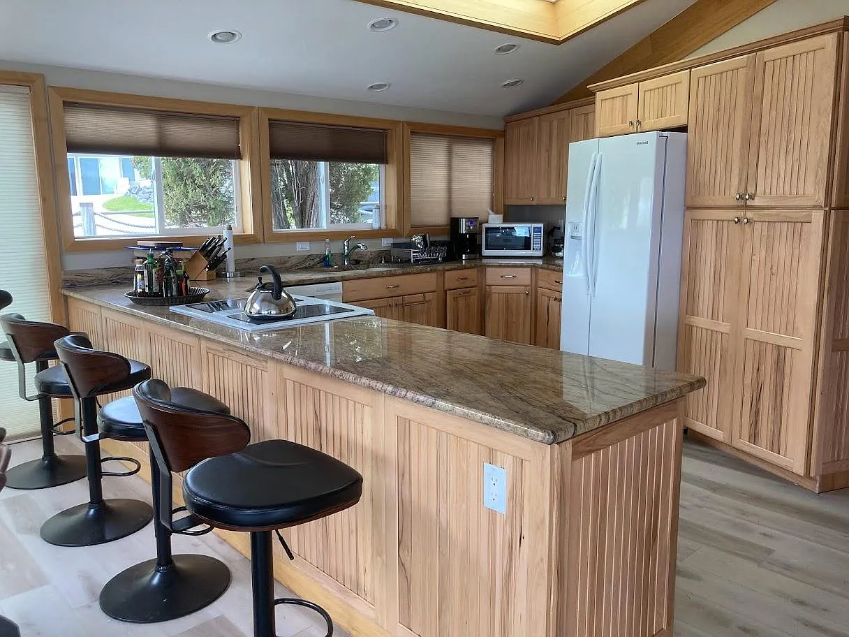 2 bed, 2400 sqft, $2,150 — Photo 4