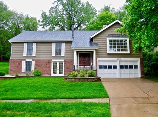 608 Valley Point Ln, Ballwin, MO 63021