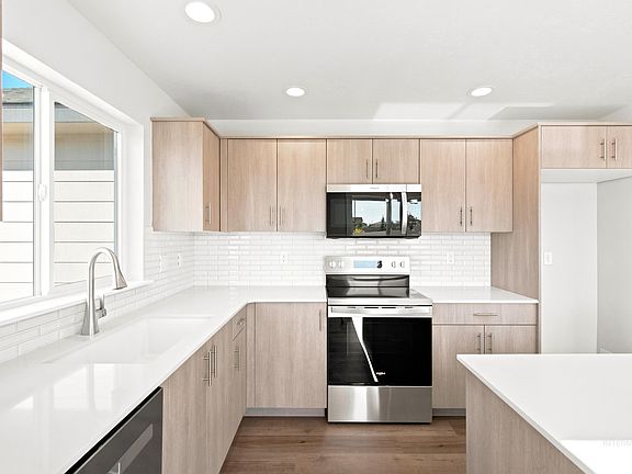 5th image of 2421 W Baelish Ct
