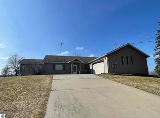 620 Lennon Ln, Gladwin, MI 48624