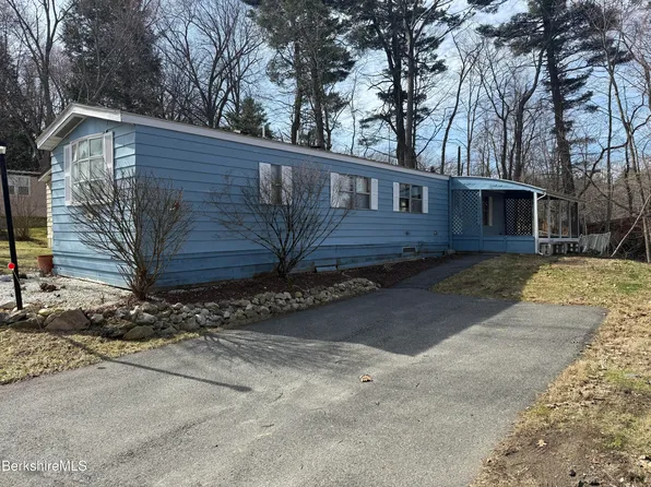 30 Lakewood Dr, Pittsfield, MA 01201