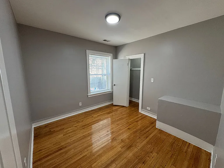 1615 W 78th St #1 — Photo 8