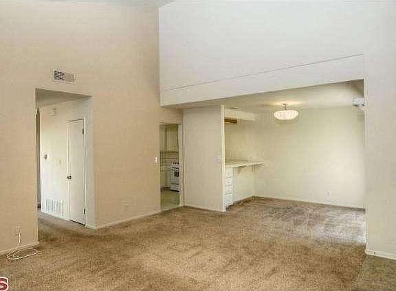 3rd image of 365 Mariposa Ave APT G