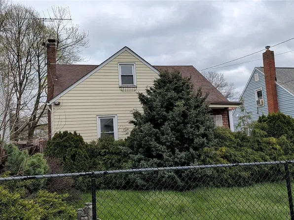 1857 12th St SW, Akron, OH 44314