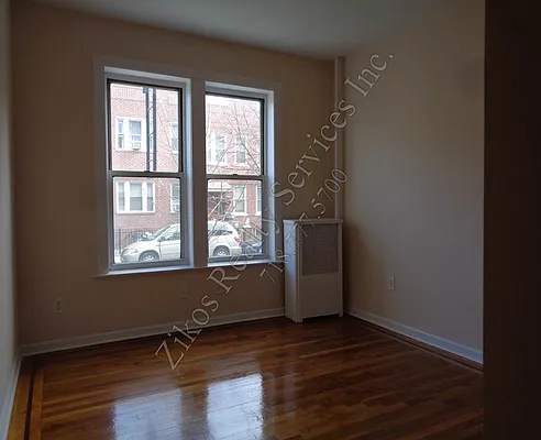 Rented by Zikos Realty Services | media 8