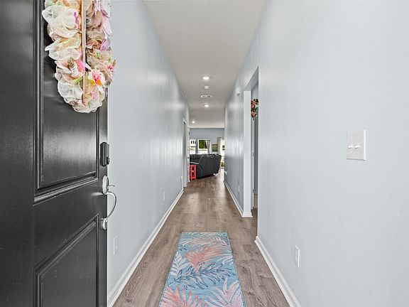 5th image of 172 Fox Rae Dr.