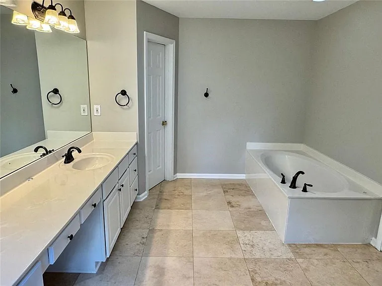 230 Albrighton Ct — Photo 19
