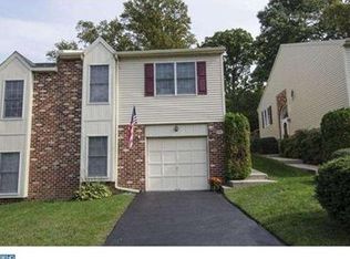 416 Willows Ln, Aldan, PA 19018