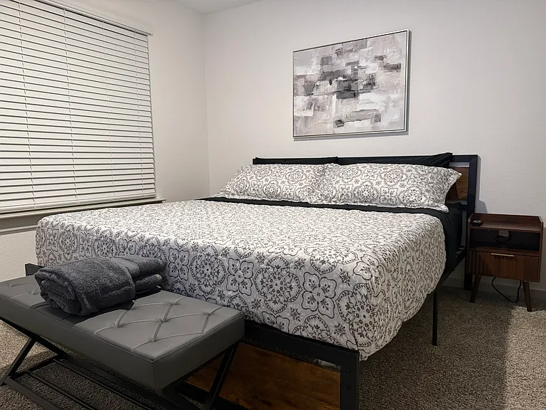 1815 Rolling Hill Ln — Photo 3