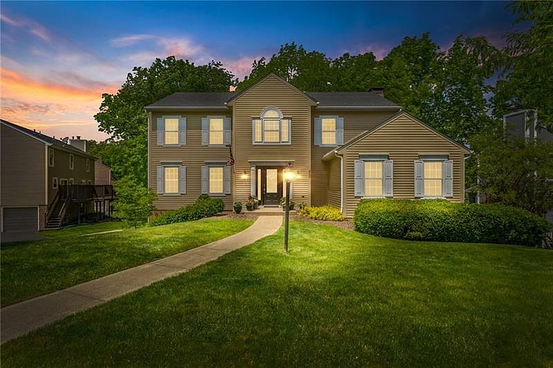 1st image of 450 Monmouth Dr