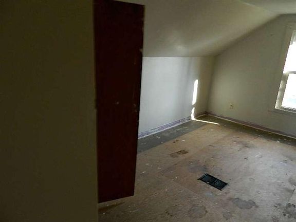 4th image of 530 Leland Ave