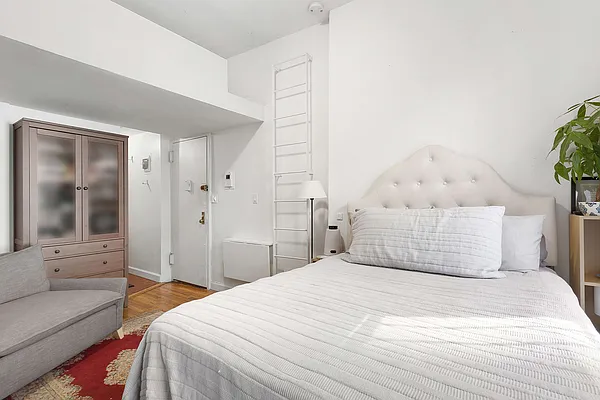 Sold by Compass | media 2