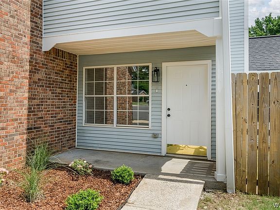 3rd image of 2931 Robinwood Ln