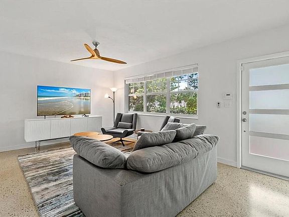 5th image of 376 Winters St