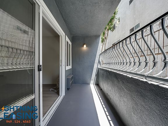 4th image of 702 S Irolo St #3D