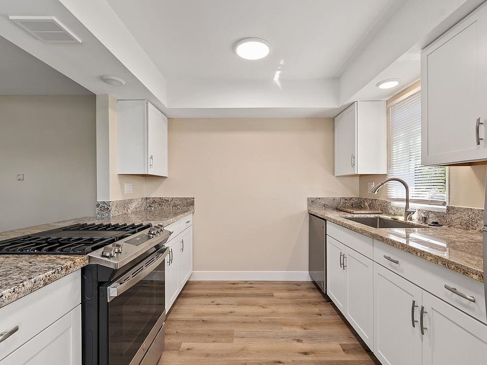 1st image of 3010 Hawthorn St #3010