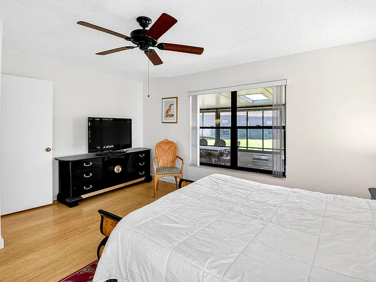 10938 Roebelini Palm Ct #B — Photo 20